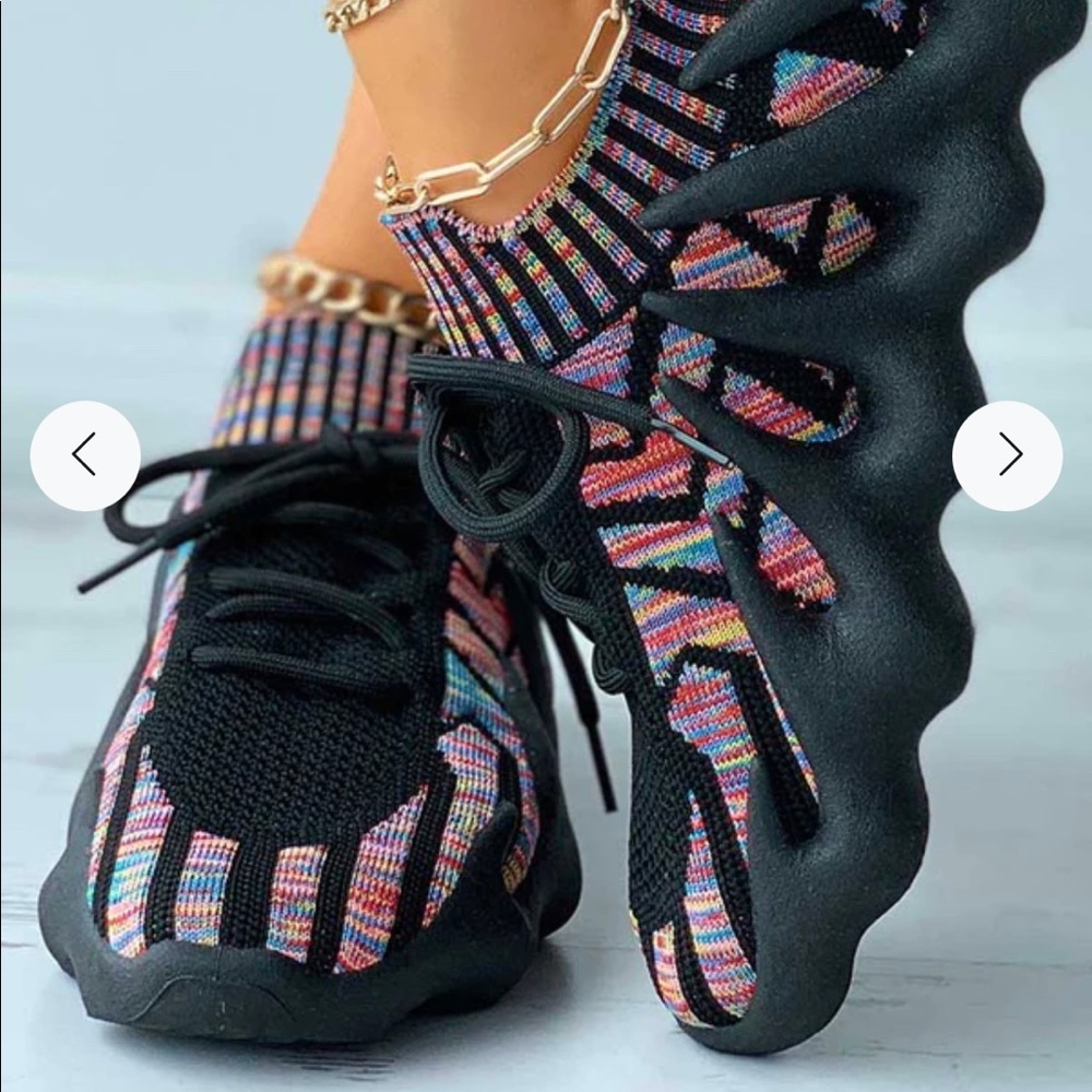 Lace up knit breathabke sneakers 7.5